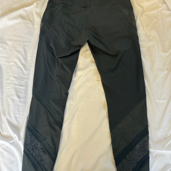 Lululemon Wunder Under Leggings with Lace Design Size 8 Excellent Condition - Picture 8 of 8